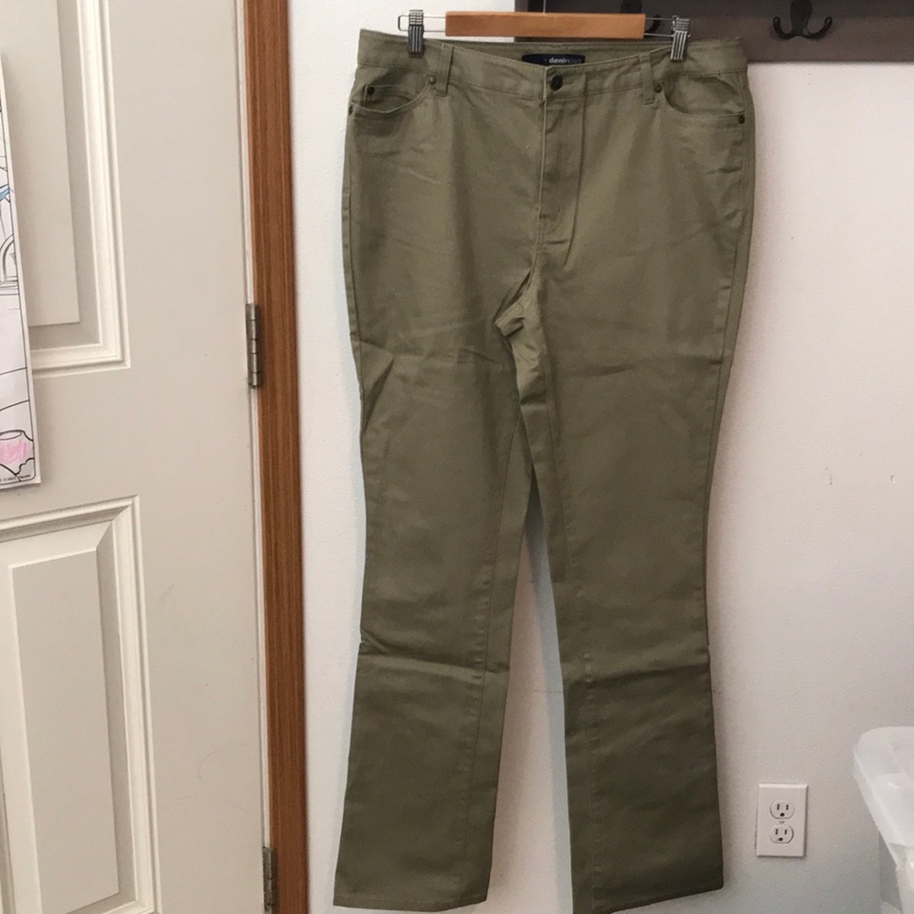 Denim 24/7 jeans sage green, size 14 W tall